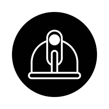 Güvenlik ekipmanları veya inşaat kavramları için tasarlanmış siyah bir daireye izole edilmiş beyaz bir miğfer tasviri.