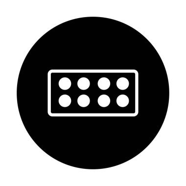 Eczacılık sektörünü temsil eden siyah bir çemberin içinde merkezli beyaz bir hap paketinin yer aldığı minimalist bir illüstrasyon. Sağlık, tıp ve sağlığı sembolize eder..