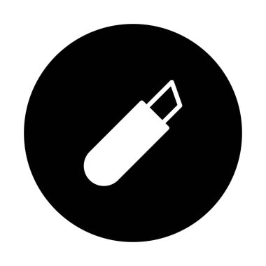 Bir maket bıçağı ikonunun minimalist bir çizimi, siyah dairesel bir arka plana karşı beyaz bir alet içeriyor. Basitlik ve Yararlılığı vurgula.