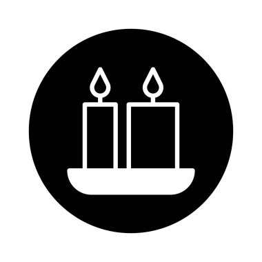 Basit bir siyah-beyaz illüstrasyonunda iki yanan mum, sıcaklığı, barışı ve minimalist tasarımlar için uygun bir zarafeti taşır..