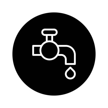 Su tasarrufu ve çevresel farkındalığı temsil eden damlacıklı beyaz bir musluğun basit bir vektör çizimi. Sürdürülebilirlik ve sorumlu su kullanımı için ideal.