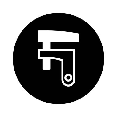 Siyah bir çemberdeki beyaz boru anahtarı ikonunun izole edilmiş vektör çizimi. Bu sağlam görüntü, tesisat ve mühendislik projeleri için ideal, çok yönlü bir tasarım elementini temsil ediyor..