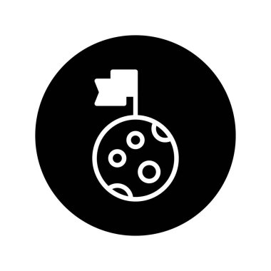 Siyah-beyaz minimalist bir illüstrasyonda, uzayın keşfini ve başarısını sembolize eden üzerine bayrak dikilmiş stilize edilmiş bir ay yer alır..