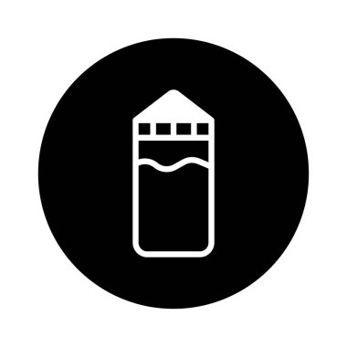 Uyku tulumunu tasvir eden minimalist bir ikon. Tasarım basit, siyah çember arka planına karşı beyaz bir özet içeriyor, rahatlığı, rahatlığı ve açık hava maceralarını sembolize ediyor..