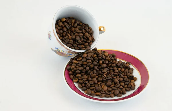 Kávová Zrna Poháru Bílém Pozadí — Stock fotografie