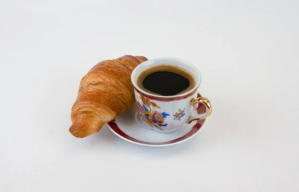 Kopje Koffie Croissant Witte Achtergrond — Stockfoto