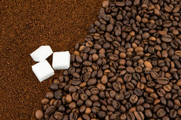 Kávová Zrna Šálek Čaje Bílém Pozadí — Stock fotografie