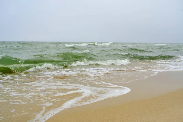 Strand Ostseeküste Mit Quarzsand Und Rollenden Wellen — Stockfoto