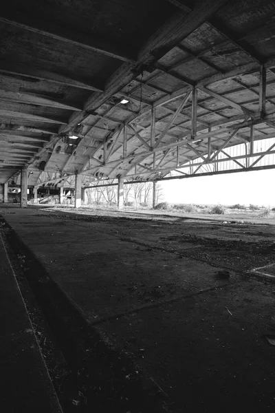 Structures Métalliques Vieux Hangar Avion Abandonné Noir Blanc Photo — Photo