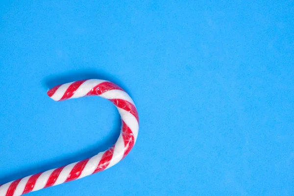 Weihnachten Rot Und Weiß Süßigkeiten Blauen Hintergrund — Stockfoto
