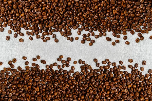 Geröstete Kaffeebohnen Hintergrund Licht Beton Textur — Stockfoto