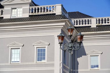 Eski sokak lambası tarihi bina