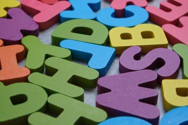 Parlak arkaplan renkli harfler Çocuk İngiliz alfabesi