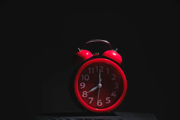 Red Alarm Clock Showing Eight Clock Black Background — Stock Photo, Image