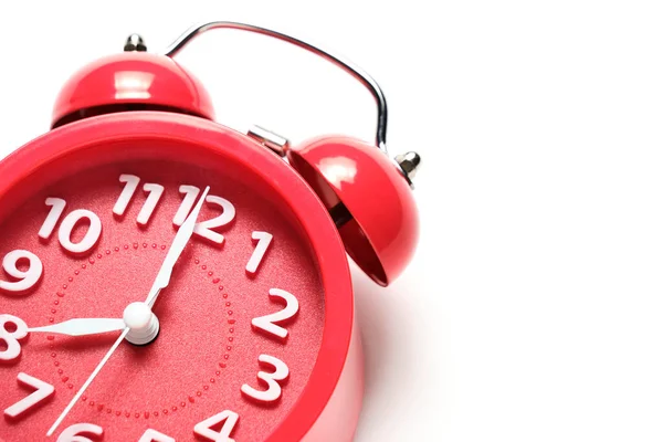 Relógio Alarme Vermelho Fundo Branco Mostrando Exatamente Oito Relógio Manhã — Fotografia de Stock