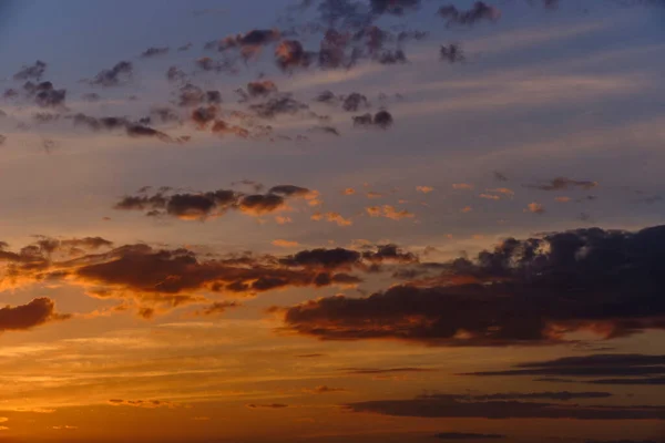 Wolken Vor Blauem Himmel Bei Sonnenuntergang — Stockfoto