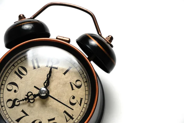 Relógio Alarme Retro Fundo Branco Mostrando Exatamente Oito Relógio Manhã — Fotografia de Stock