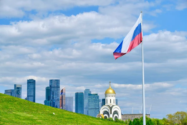 Developing Flag Russia Background White Church Modern Moscow City — Stock Photo, Image