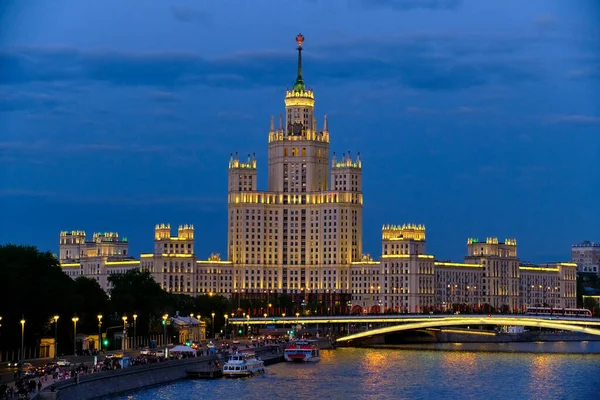 Moscú Rusia 2023 Iluminado Stalin Gran Altura Kotelnicheskaya Terraplén Noche —  Fotos de Stock
