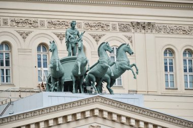 Moskova Rusya 11.05.2023.Bolşoy Tiyatrosu 'nun tepesindeki kuadriga heykeli