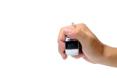 Beyaz arkaplanda elle çalışan mekanik sayaç