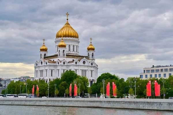 Moscow Russia 2023 Cathedral Christ Savior Background Red Flags Installed — Stock Photo, Image
