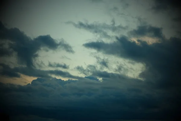 Rensa Himlen Efter Regn Natura Bakgrund Moln Vid Solnedgången — Stockfoto