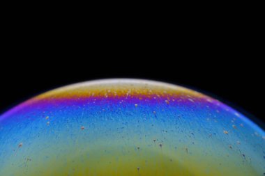 Yakın çekim sabun köpüğü. Renkli, fantastik bir gezegen.