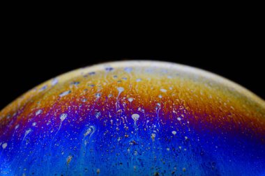 Yakın çekim sabun köpüğü. Renkli, fantastik bir gezegen.