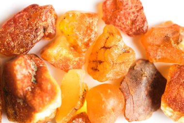 Parlak ham Baltık kehribar yakın plan