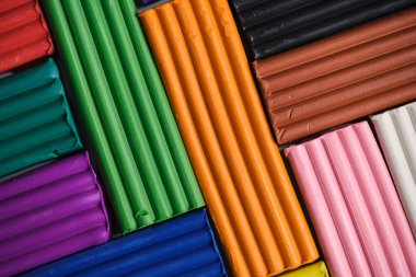 Arkaplan modelleme ve yaratıcılık için tasarlanmış çok renkli plastikler üretti