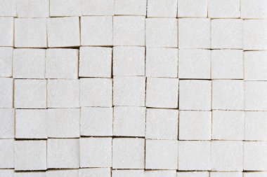 Rafine şeker küplerinin beyaz arkaplanı