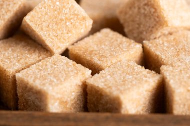 Yakın plan çekimde bir küp şeker.