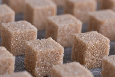 Düz sıra kamış şeker küpleri. Dinamiğin Etkisi.