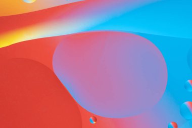 Pürüzsüz çizgiler ve eğim renkleriyle kırmızı ve mavi soyut tasarım