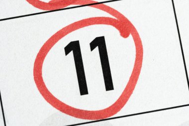 Takvimdeki 11. numara kırmızı işaretle işaretlenmiş.