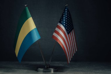 Masa bayrağı Amerika Birleşik Devletleri ve Gabon Ulusal Bayrağı