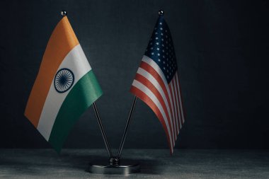 Masa bayrağı Amerika Birleşik Devletleri ve Hindistan Ulusal Bayrağı