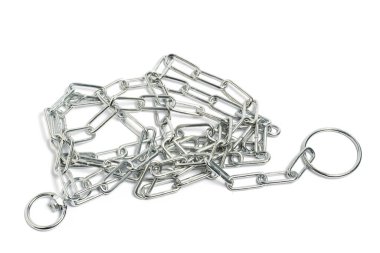 Metal zincir beyaz arkaplanda izole edildi