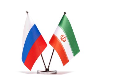 Beyaz arka planda Rusya ve İran 'ın masa bayrağı