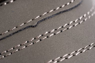 Deri ayakkabı dikişlerinin yakınlaşması