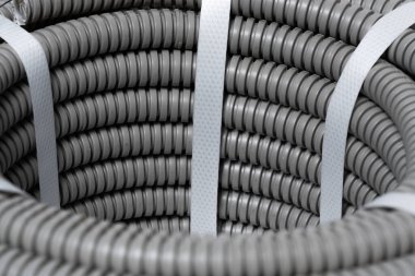 Gri, plastik kıvrımlı borular. Sanayi geçmişi