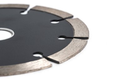 Beton açı öğütücü için disk beyaz arkaplanda vurgulanmış