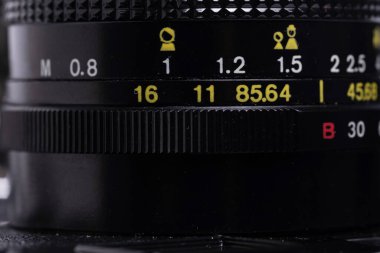 Eski bir kamera lensini kapat