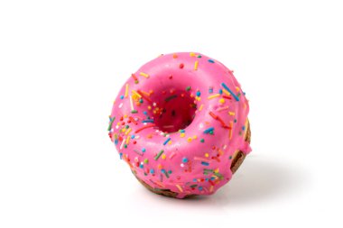 Pembe çörek beyaz arka planda izole edilmiş. Tatlı jöleli donut.