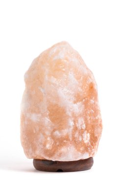 Beyaz arkaplanda pembe tuz lambası