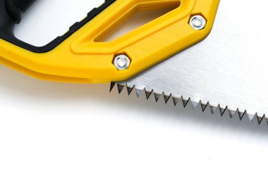 Yakın çekim elementleri beyaz zemin üzerinde el testeresi