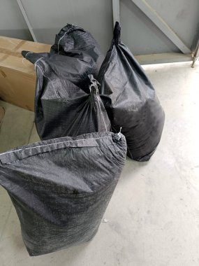 Zehirli gazların atmosfere salınmasını önlemek için endüstrilerde ve fabrikalarda kullanılan aktif karbon filtreleri..