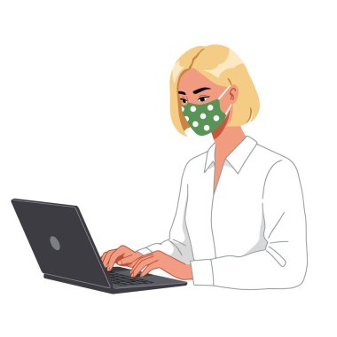 Kadın, beyaz bir arka plana karşı koruyucu yüz maskesi takarken dizüstü bilgisayarda çalışıyor. Bu sağlık ve teknoloji kavramları için harika bir şey..