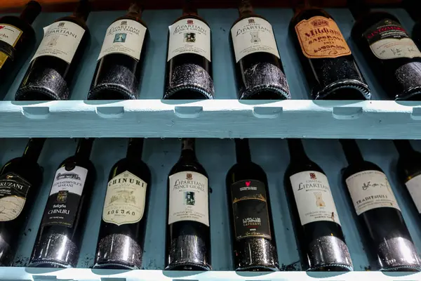şişe şarap raflar.